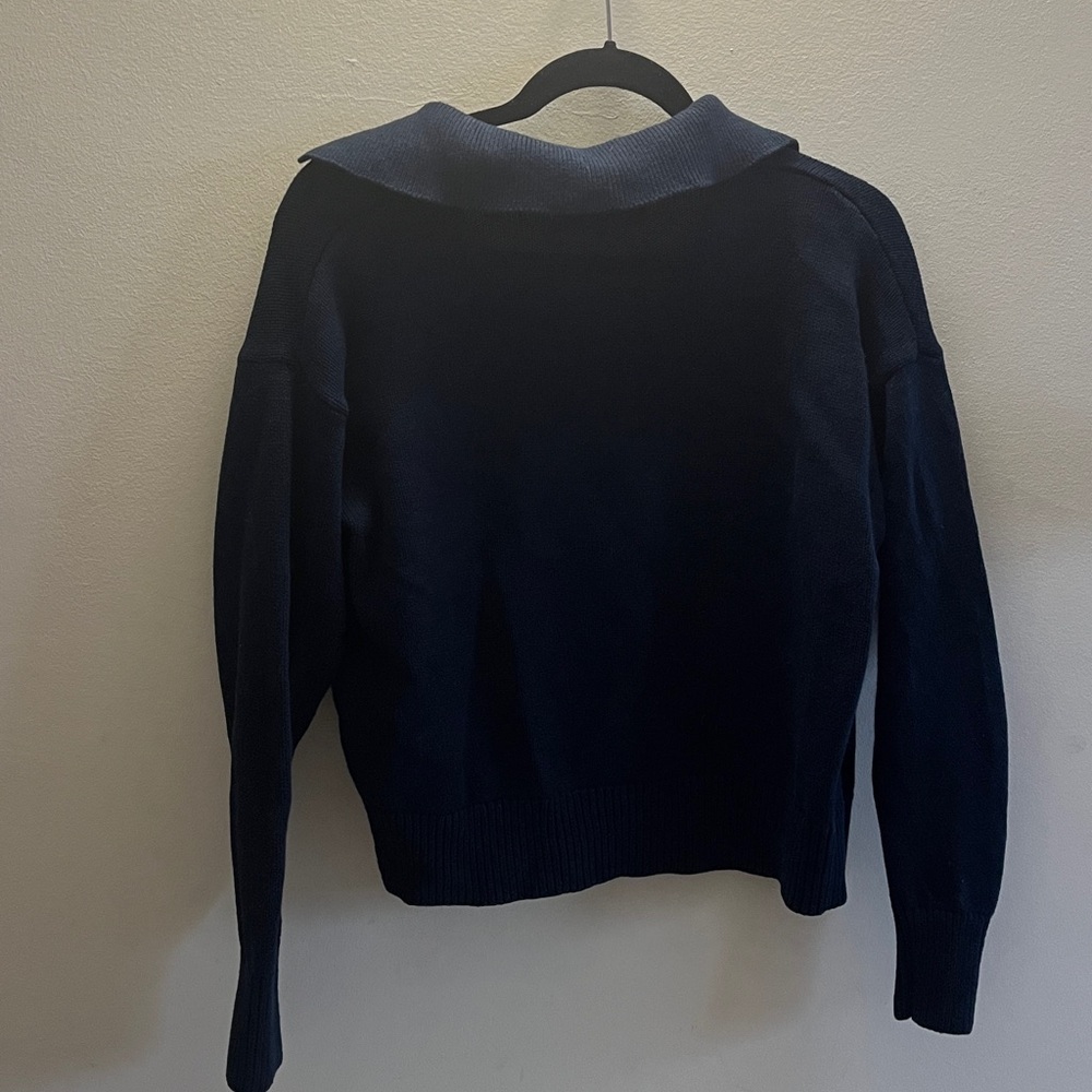 Old Navy Women's Navy V-Neck Sweater - Picture 2 of 2